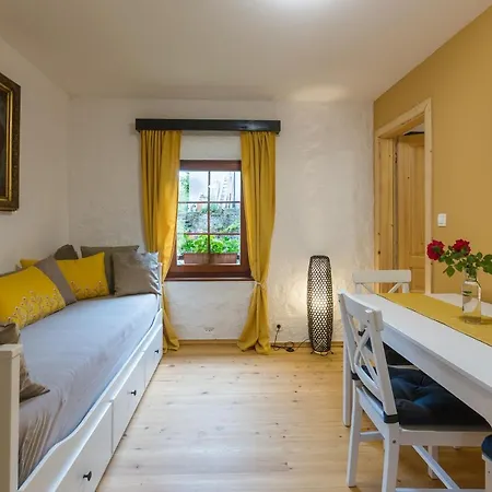 Frida's Old House Apartmán *