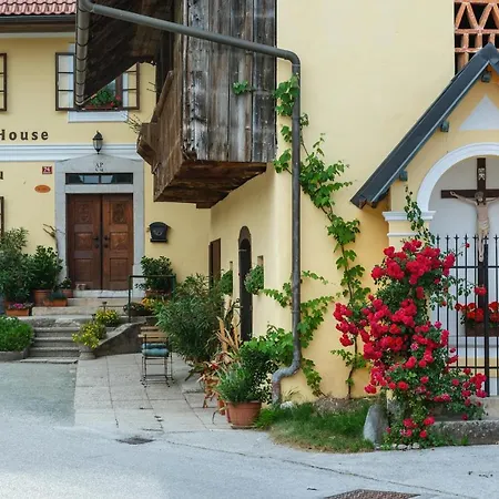 Frida's Old House Apartment *